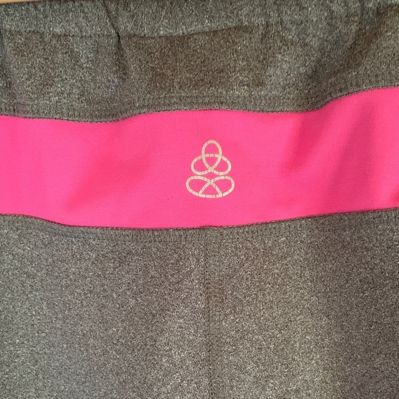 Stylish Kids Leggings in Gray with Pink Accent - Picture 5 of 7